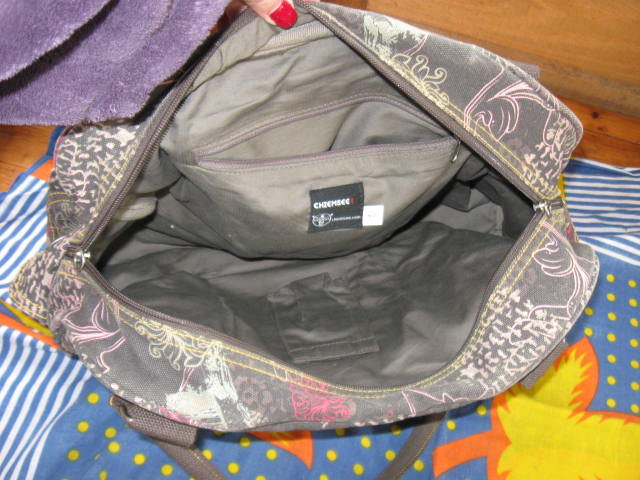 *** Geräumige Tasche ***