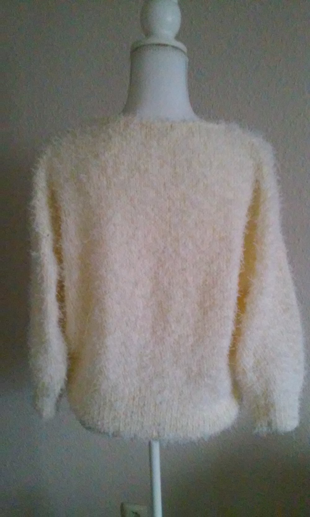 Handarbeit Pullover Pulli Strickpullover handgestrickt Gr.38 in vanille  neu!
