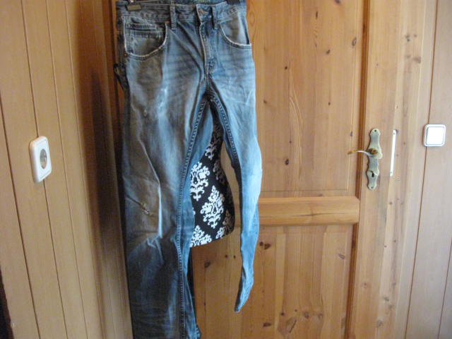 *** Jeans mit Löchern ***