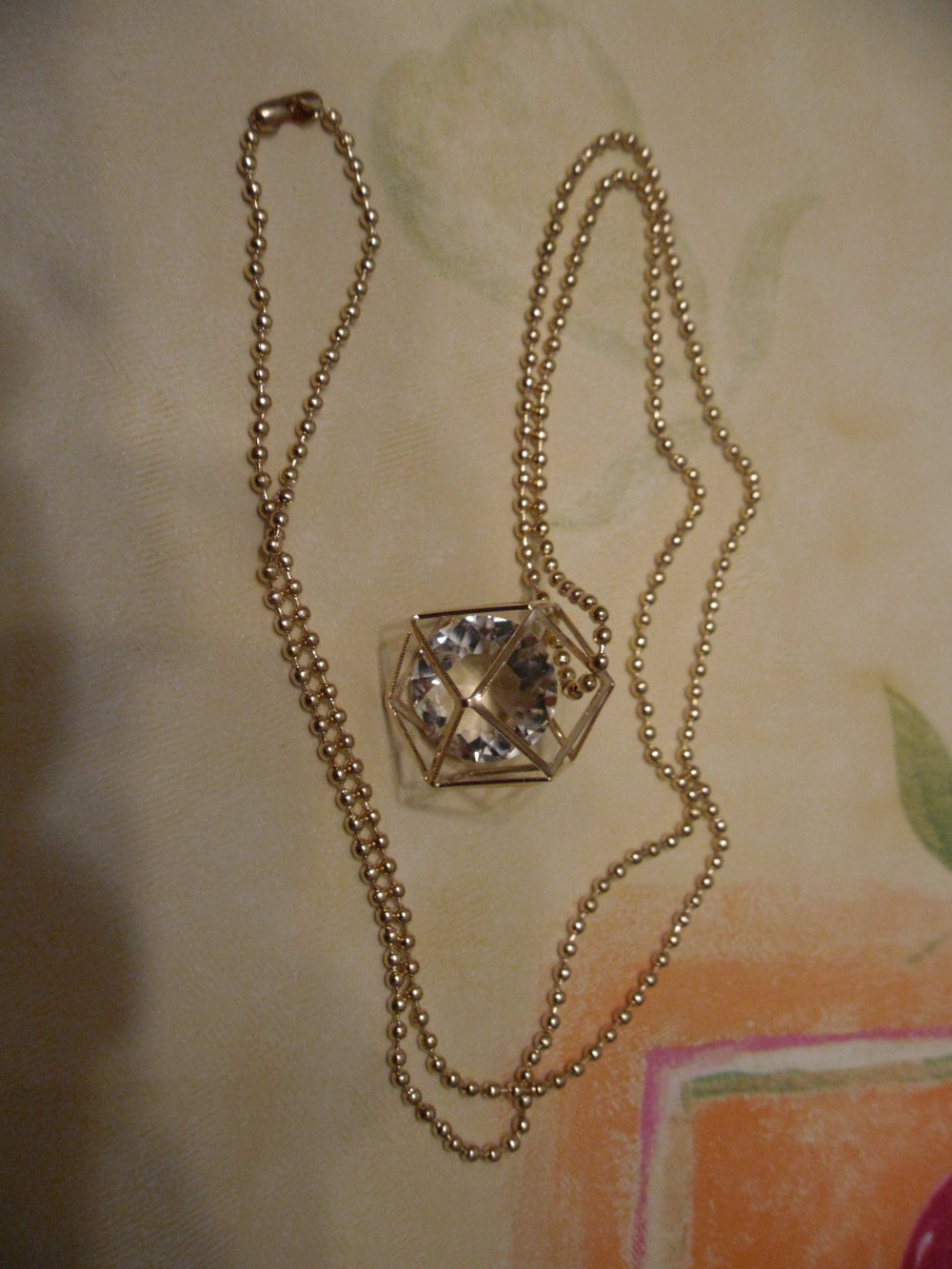 goldene Kette mit Kristall