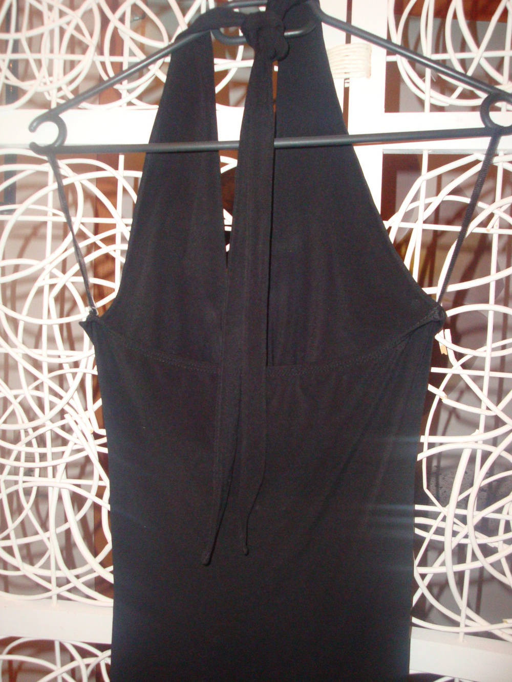 schickes schwarzes Kleid Neckholder