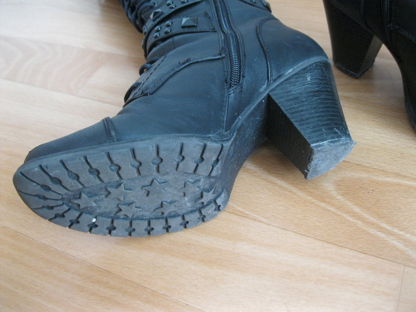 Schnürstiefel mit Reißverschluss / mit Nieten, Riemen und Schnallen