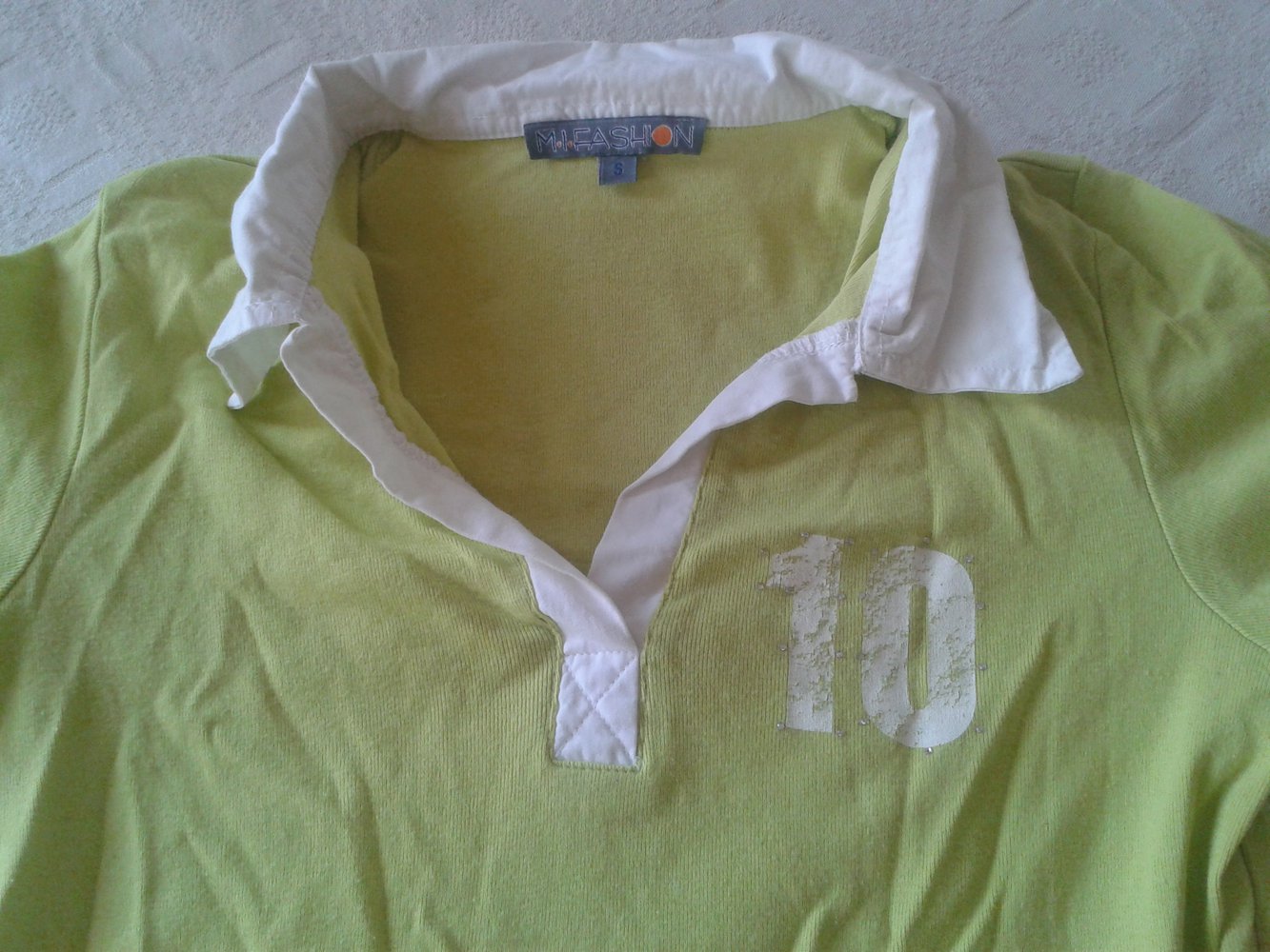 T-Shirt grün Kragen