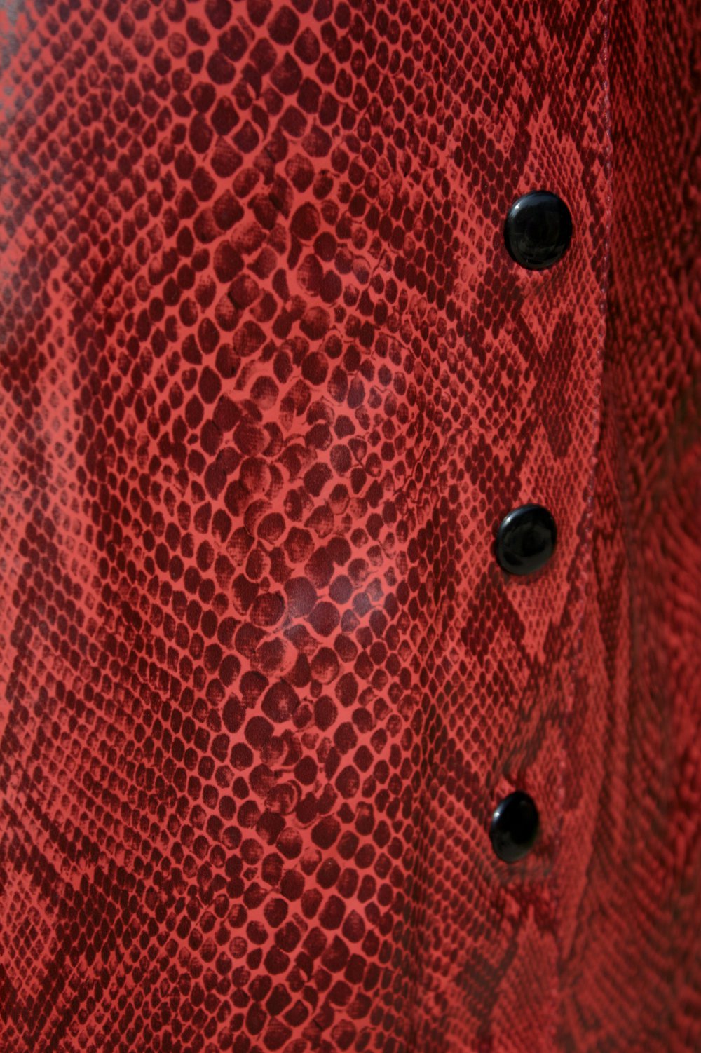 Minirock Lederimitat Lederoptik vintage 90er no name A-Linie schwarz rot Schlangenmuster