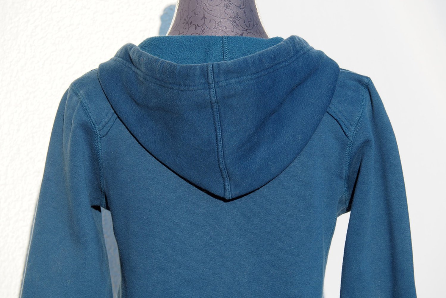 Schöner Marineblauer Pulli mit V-Ausschnitt