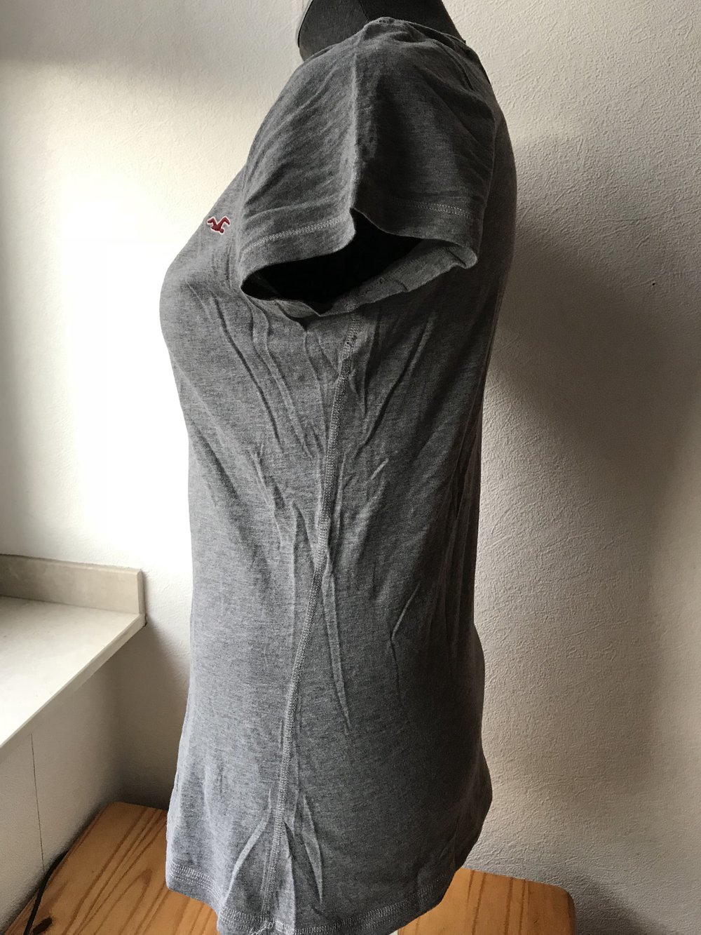 Superweiches Hollister T-Shirt mit weitem Ausschnitt