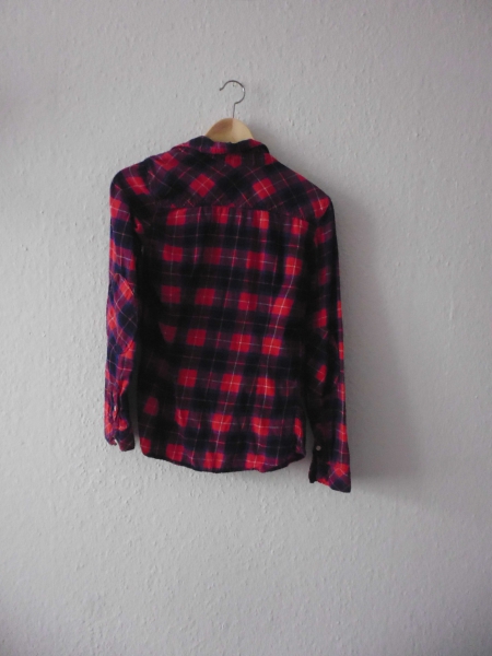 rot/blau kariertes Holzfällerhemd