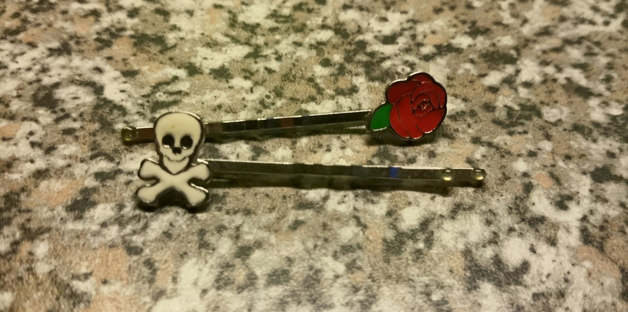 Haarspangen Rose und Totenkopf 
