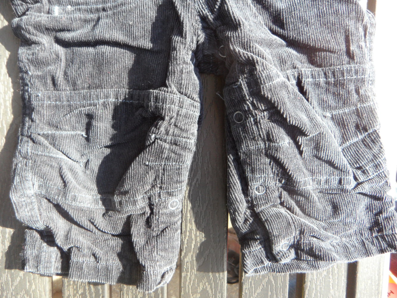 zuckersüße Latzhose Oskars Mini Cord gefüttert