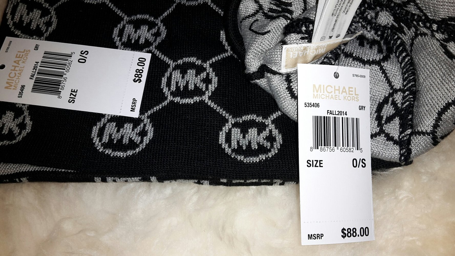 Neu mit Etikett Michael Kors Mütze und Schal schwarz weiß Geschenkset