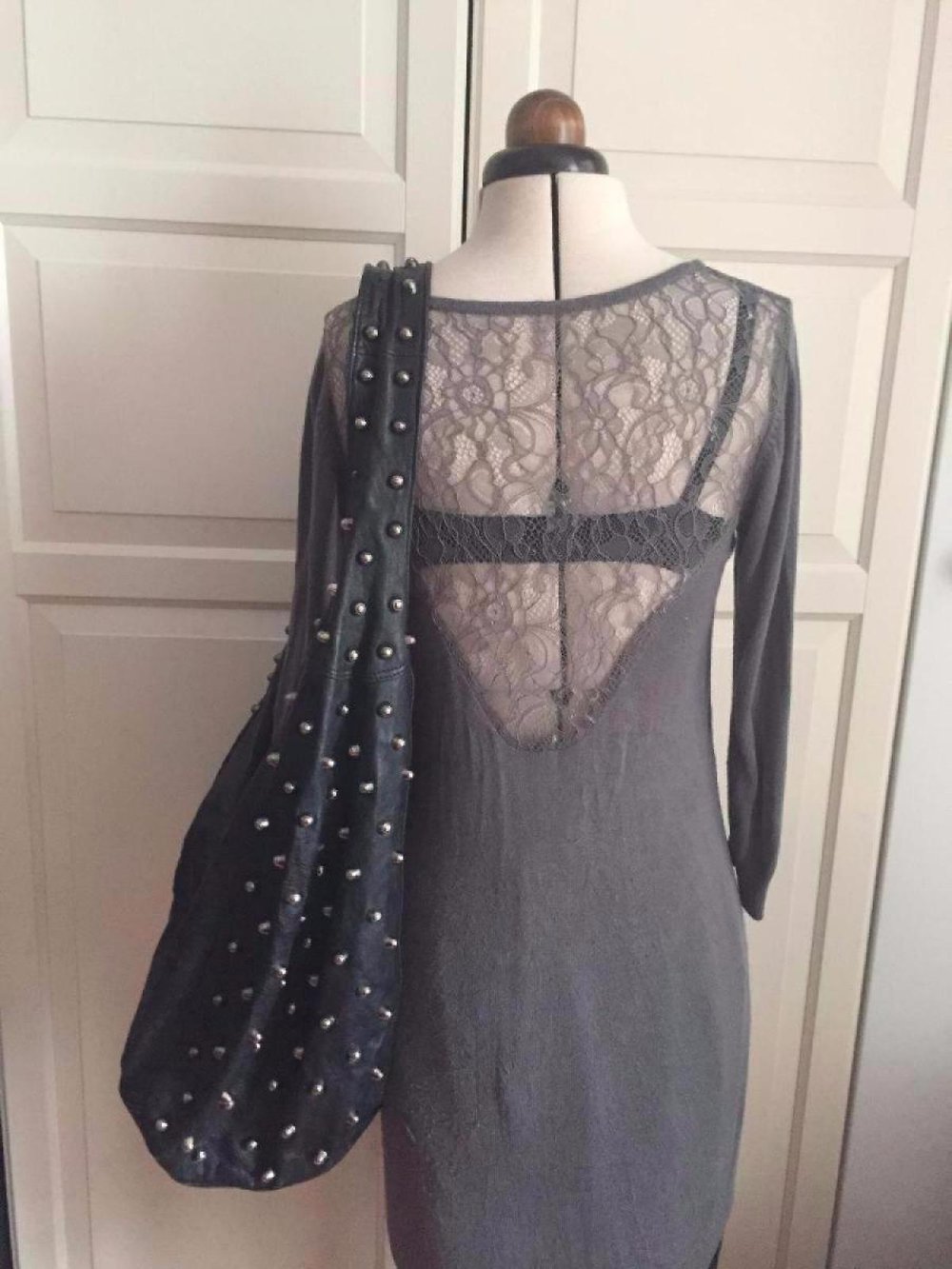 Black Metal ] XXL Tasche aus schwarzem Leder mit Nieten