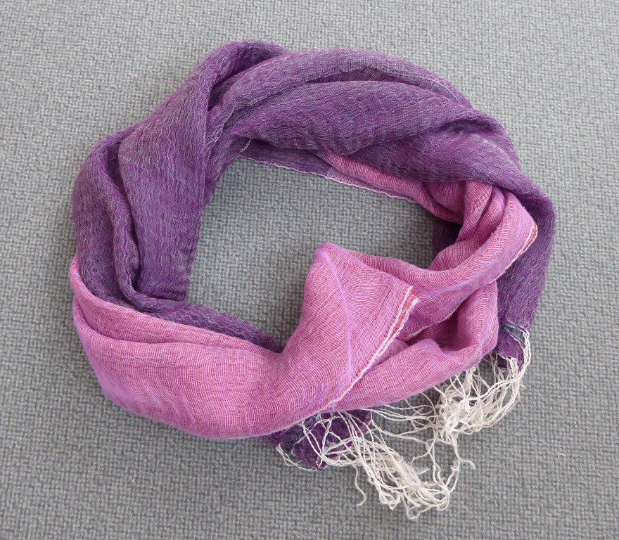 Lila-pinkes Tuch mit Fransen