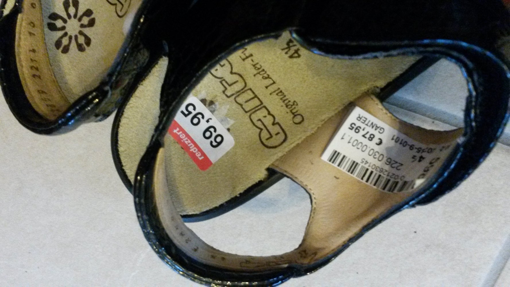 Schwarze Sandalen mit 