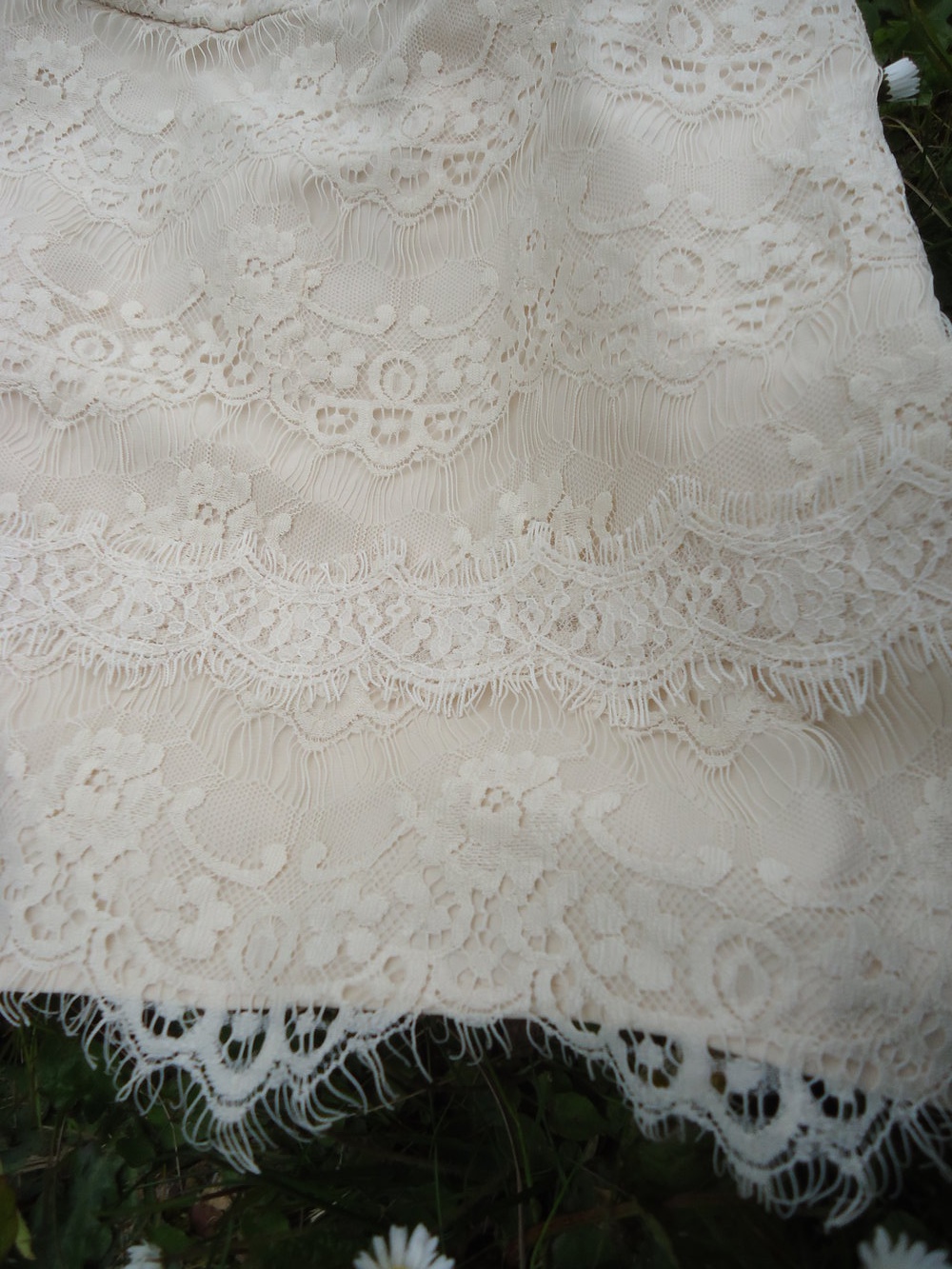 Beiger Minirock von Amisu, aus edler Spitze