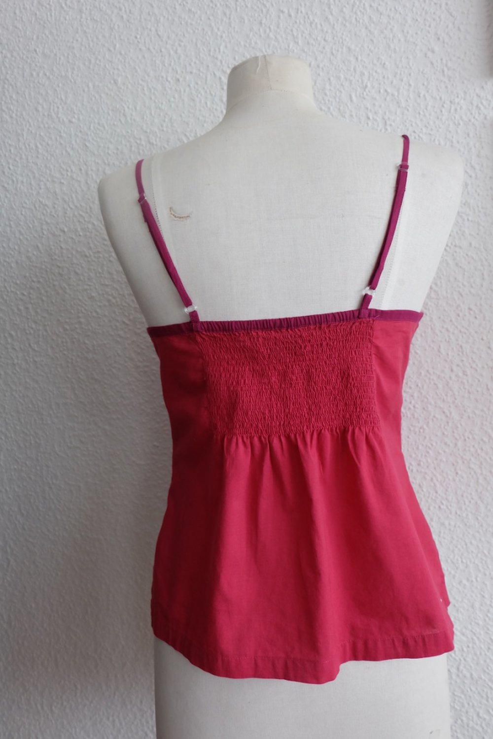 Fabindia, Top Bluse, Baumwolle aus Indien, Magenta Rot mit Gold Druck