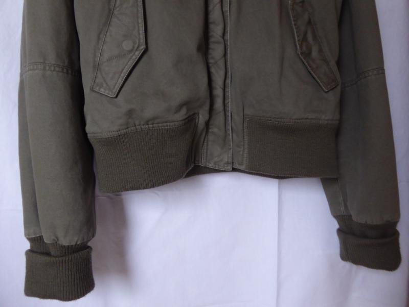 Khakifarbene Jacke mit Kapuze von Bench