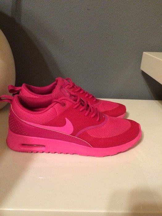Pinke Nike Thea