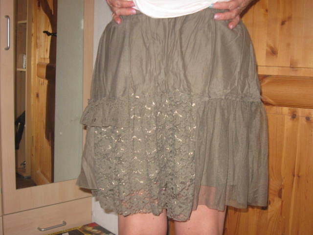 *** Hübscher Rock mit Spitze ***