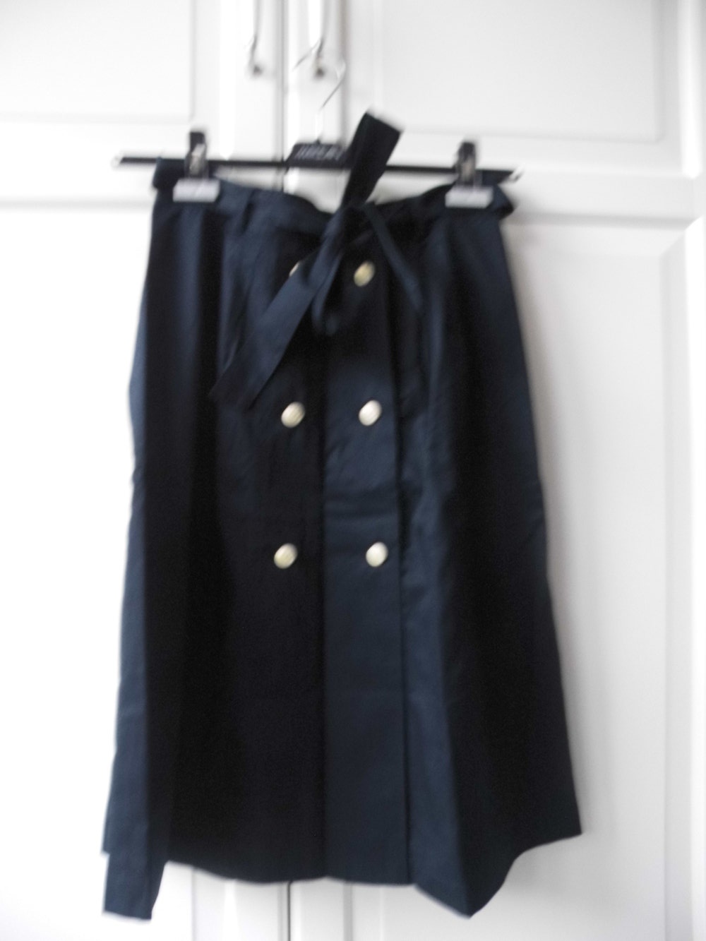 Alfredo Pauly, maritimer knielanger Rock mit goldigen Knöpfen, Wickelrock Optik, Gr. 36 , Gürtel