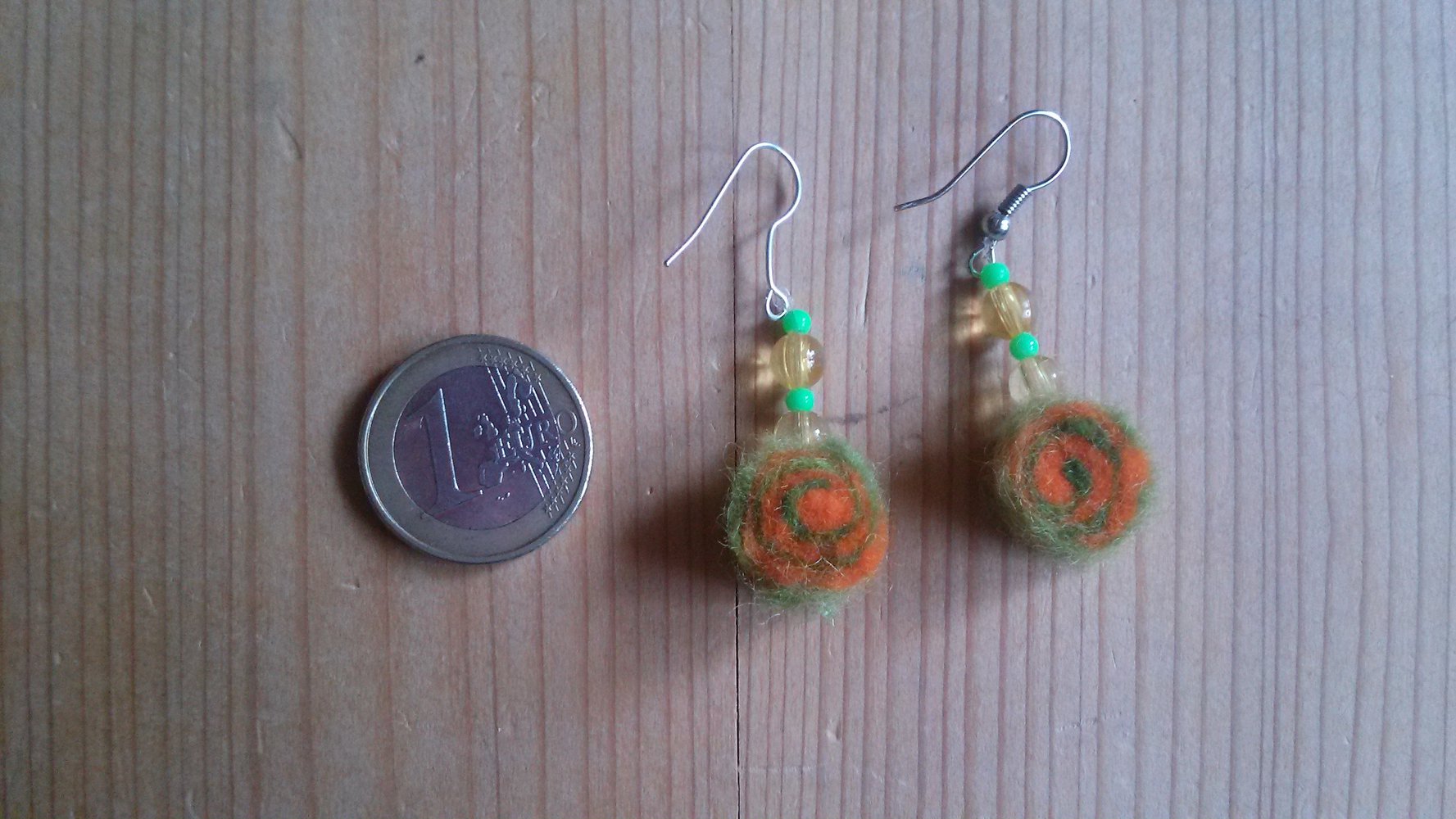 hübsche Ohrringe, selbstgemacht, gelb, orange, grün, Perlen, Filz, DIY