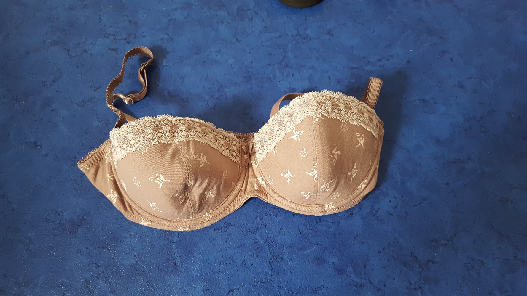 Schöner BH mit Spitze