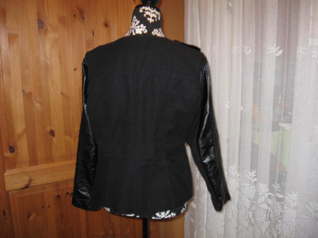 *** Stylische Jacke in einem Materialmix ***