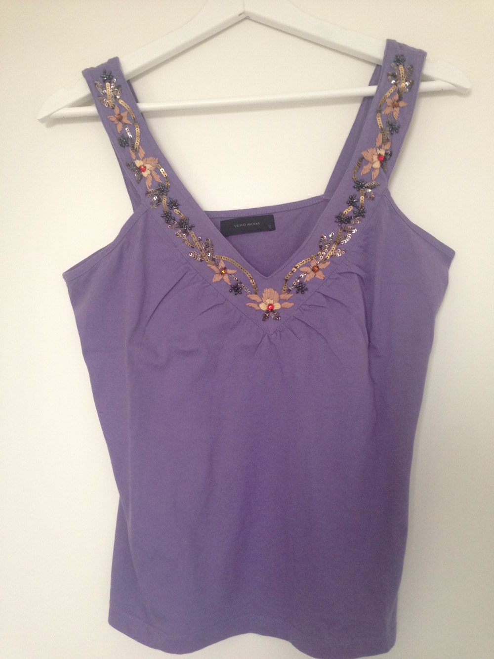 lila Top mit Glitzer