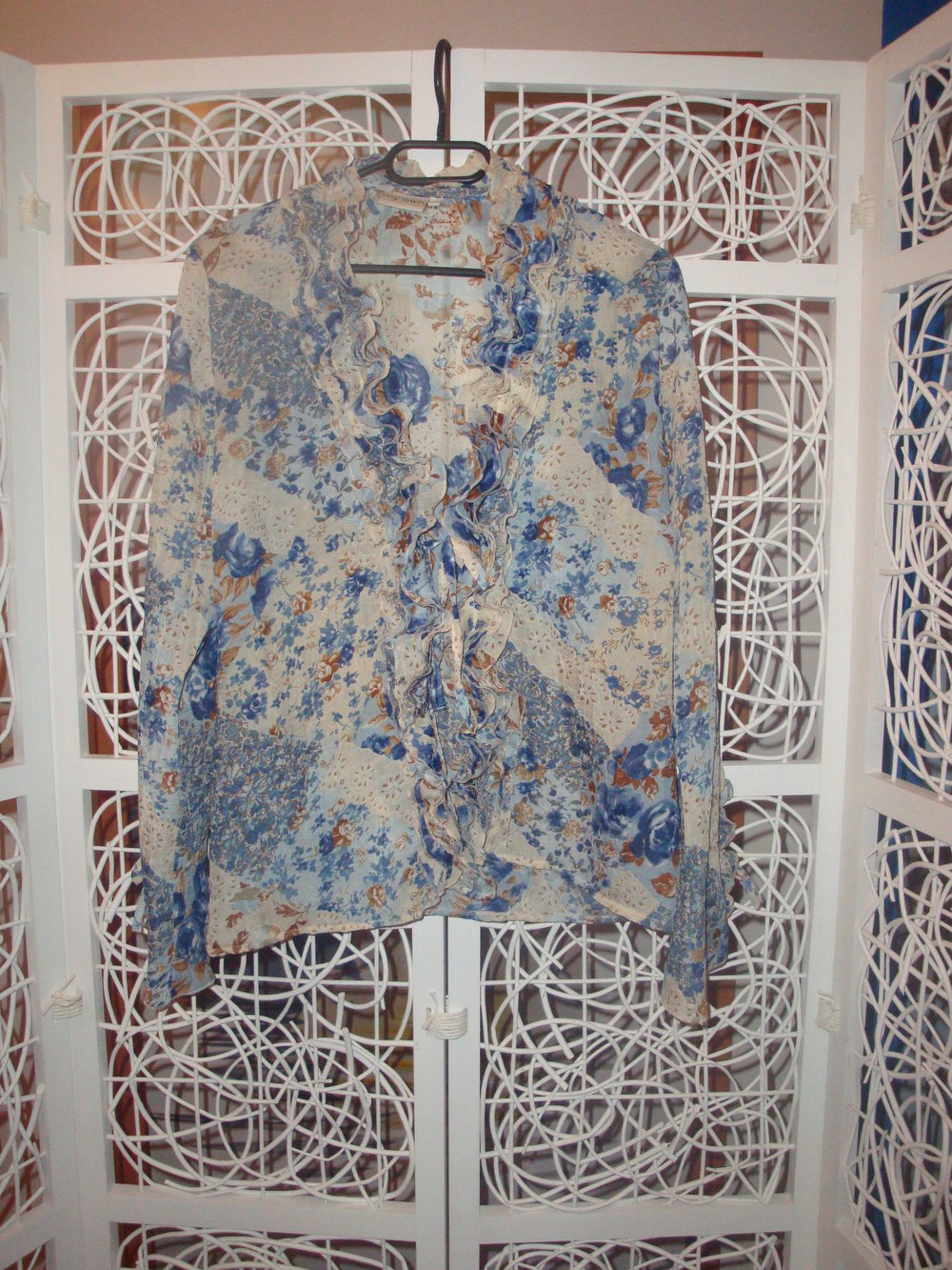 leichte Bluse mit Rüschen