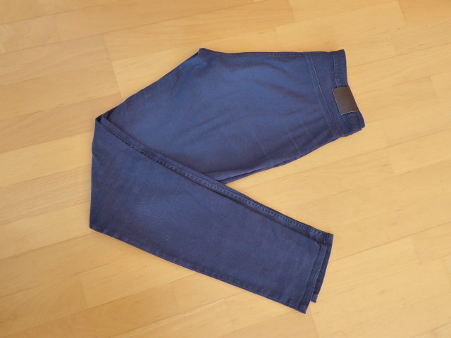 Dunkelblaue Röhrenhose Highwaist von H&M