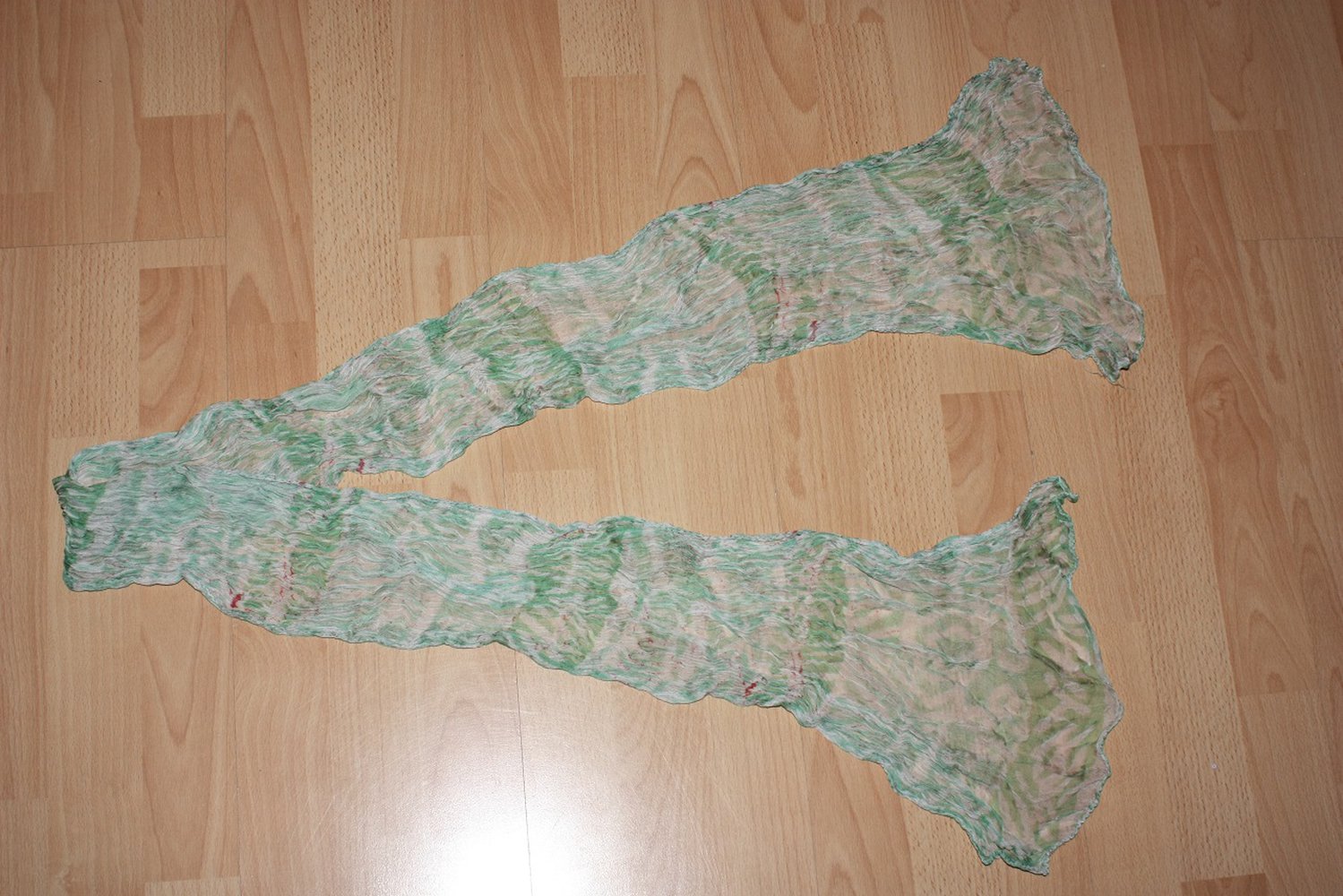 Grün gemusterter dünner Schal, Sommerlicher Schal, Halstuch, Tuch