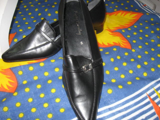 *** NEU ~ Tolle Schuhe mit kleinem Absatz *** 