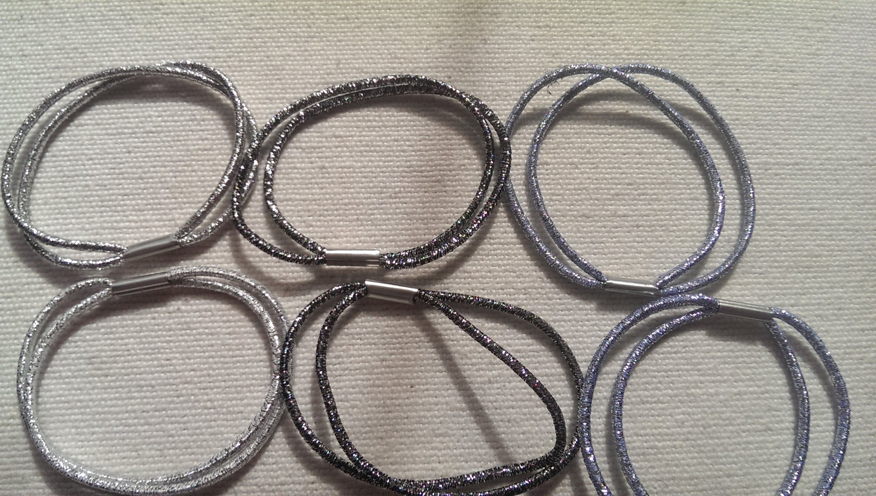 Süße Glitzerhaargummis