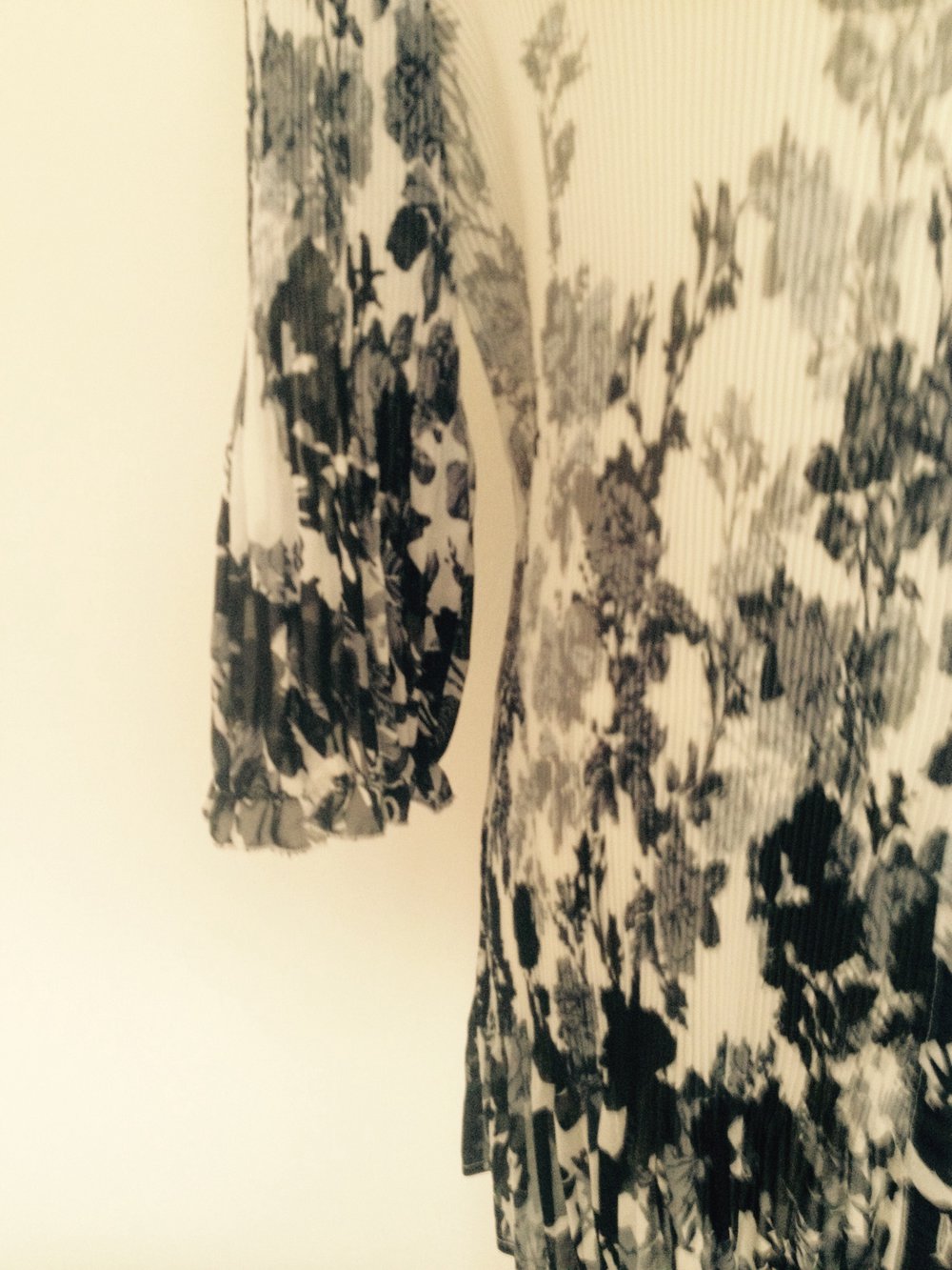 Edle schwarz/Weiße  Bluse Trendi