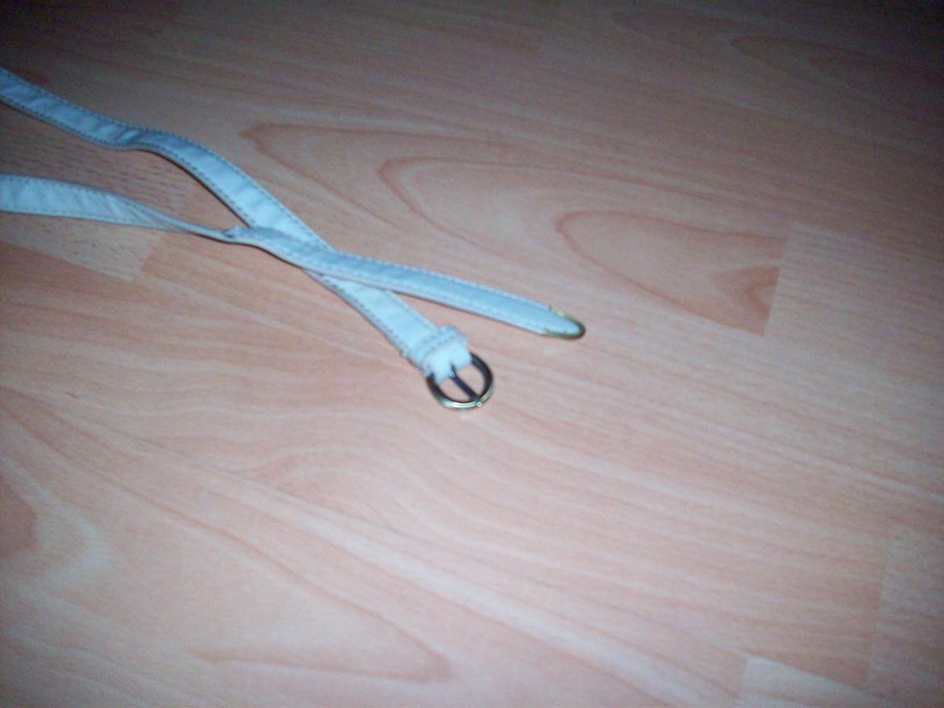 Schmaler weißer Gürtel  ca. 110 cm lang, ca. 1,5 cm breit