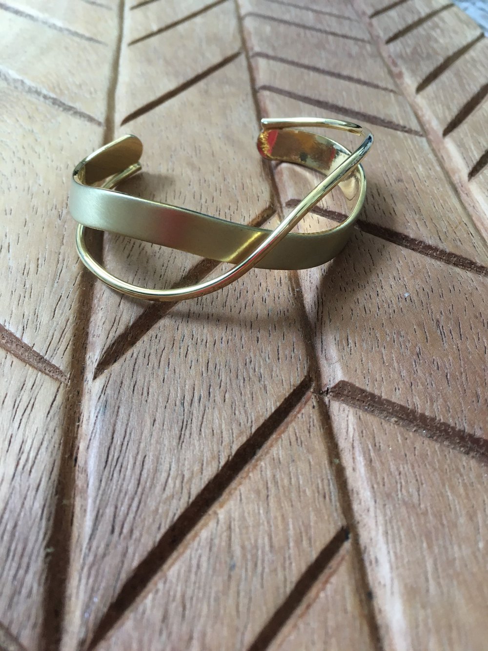 Armband Armreifen Gold zart filigran

Wurde nie getragen 