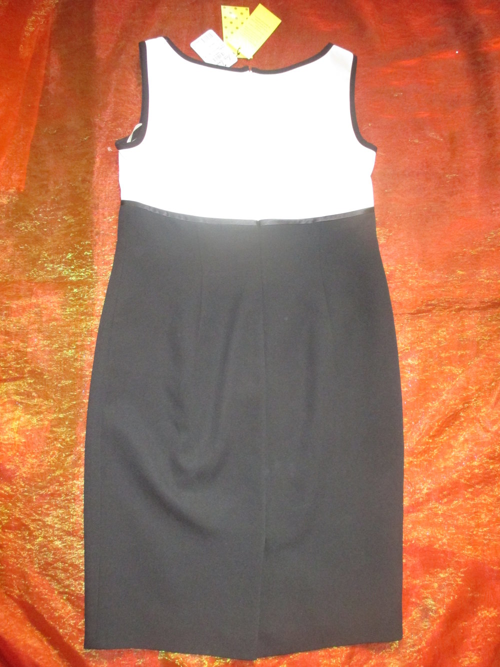 NEU mit ETIKETTEN * Swarovski * Strass * Kristalle * Audrey Heprun- Style * 100% Seiden * Etui- Kleid 