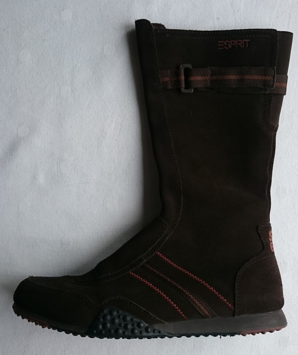 sportliche, braune Stiefel ohne Absatz