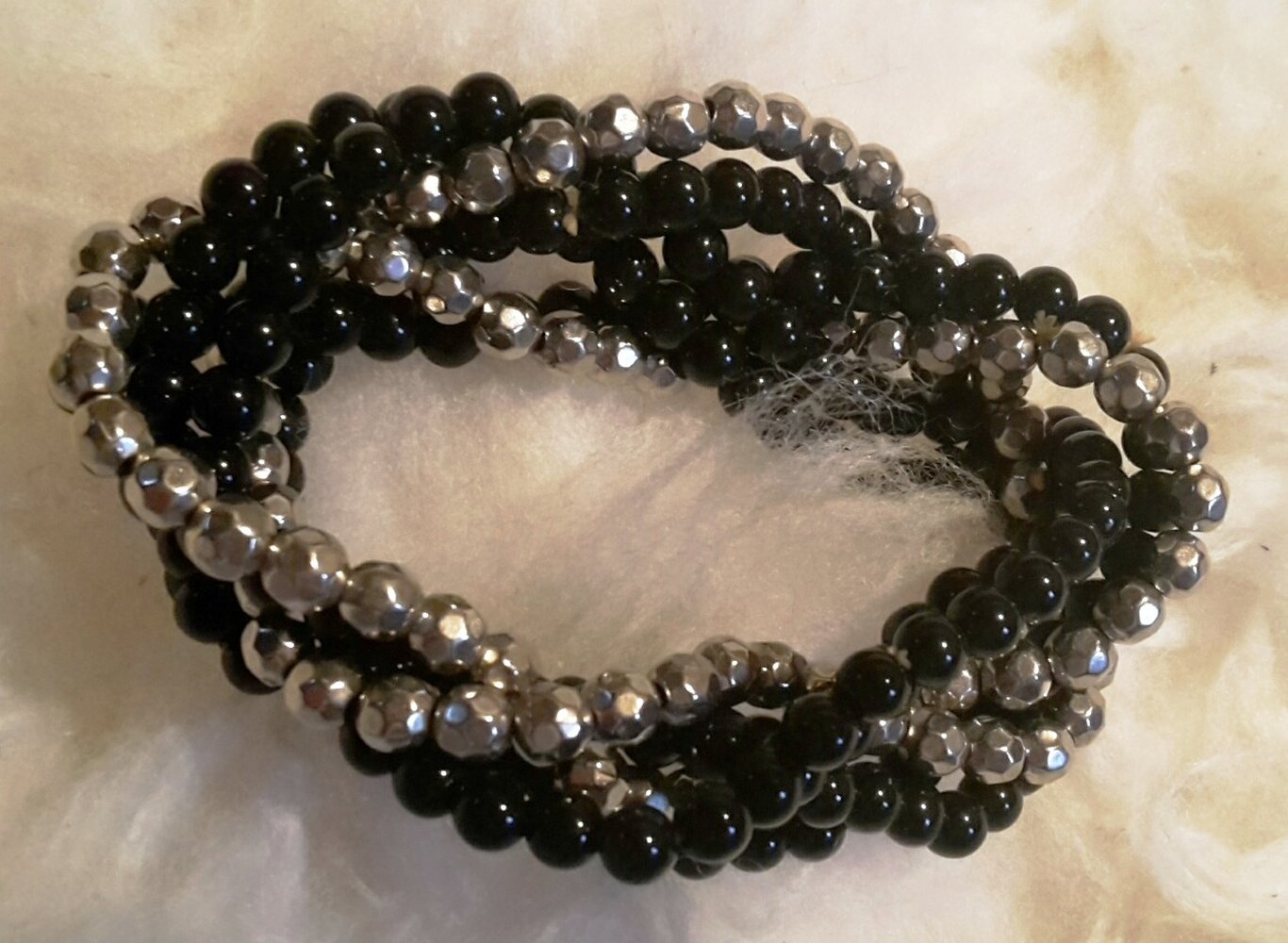 schwarz silber mehrstufig Armband Perlenarmband verworren umschlungen 