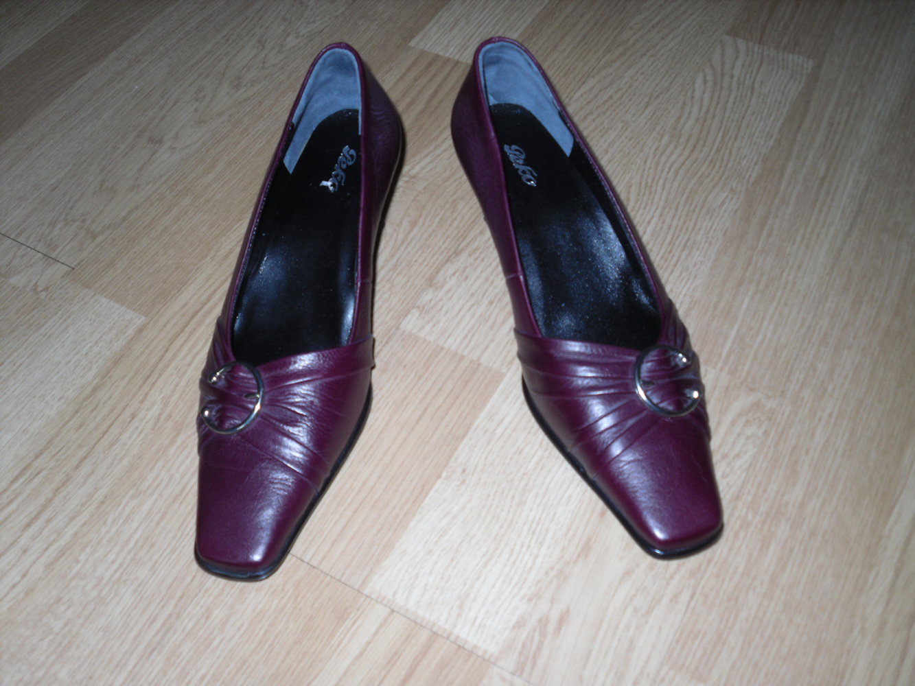 Nigelnagelneue Echt Leder Schuhe Pumps von Peko in Gr. 38 Brombeere