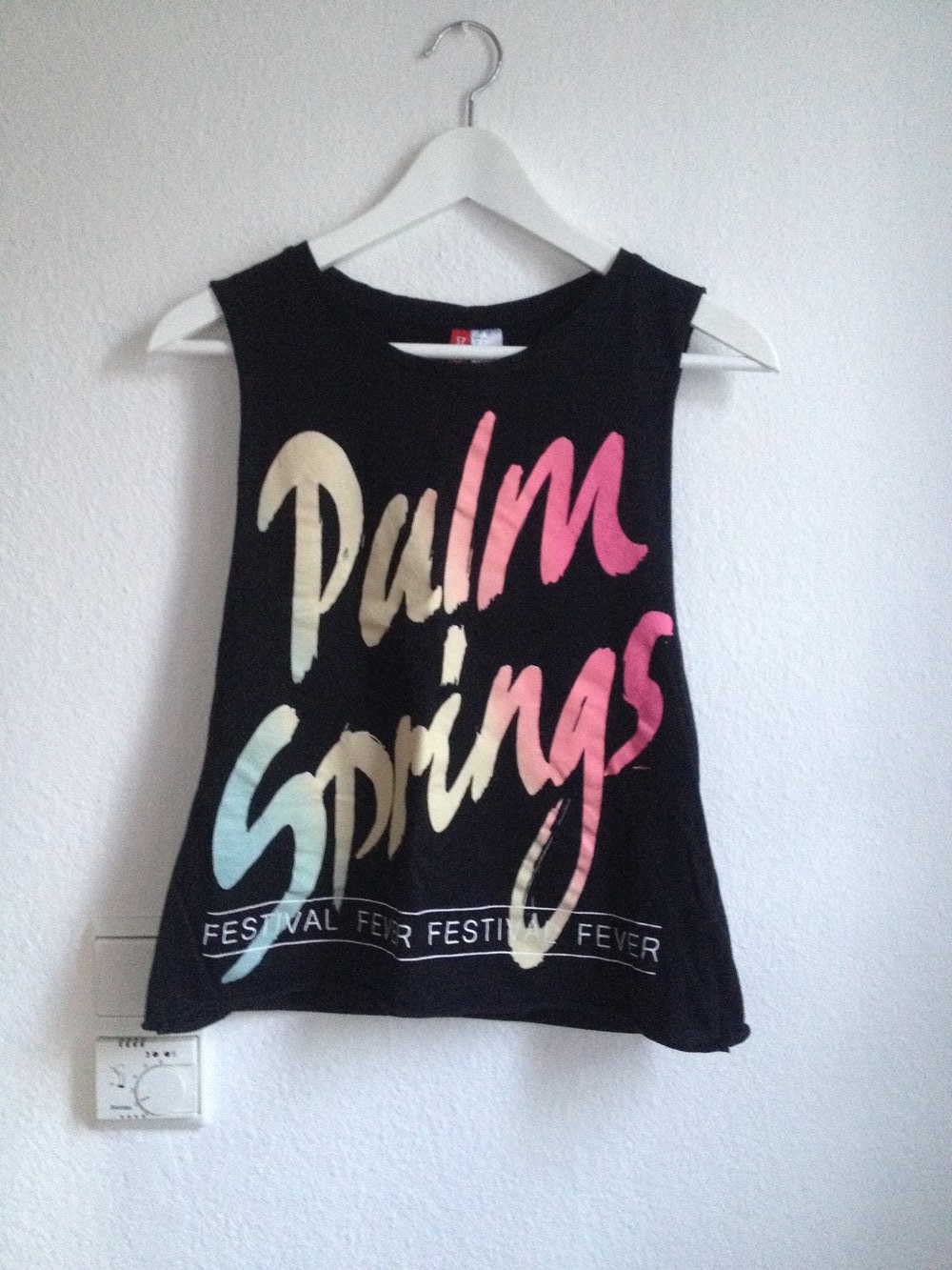 Schönes Shirt mit bunter Schrift