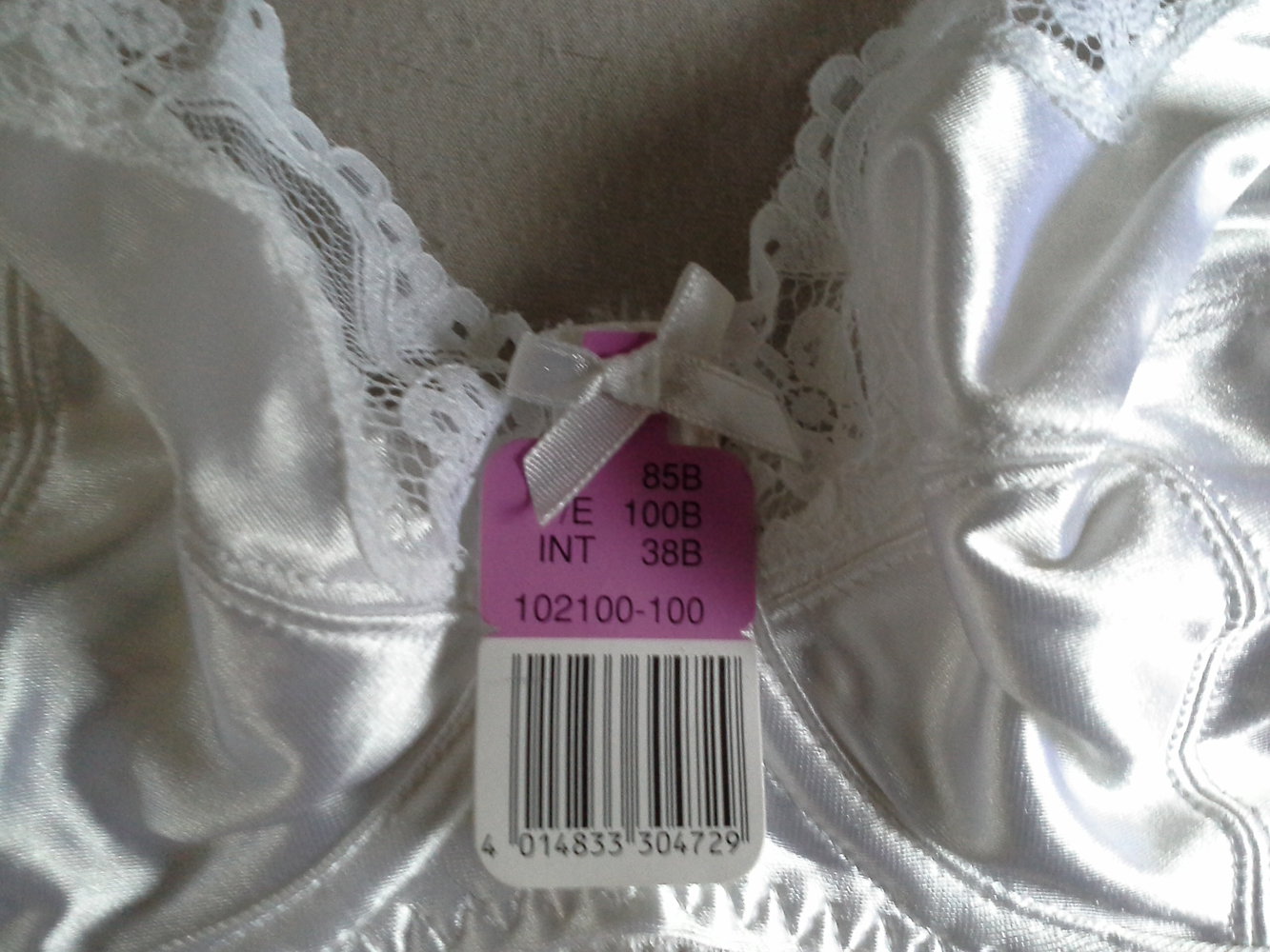 weißer seidig schimmernder BH 85B, Neuware