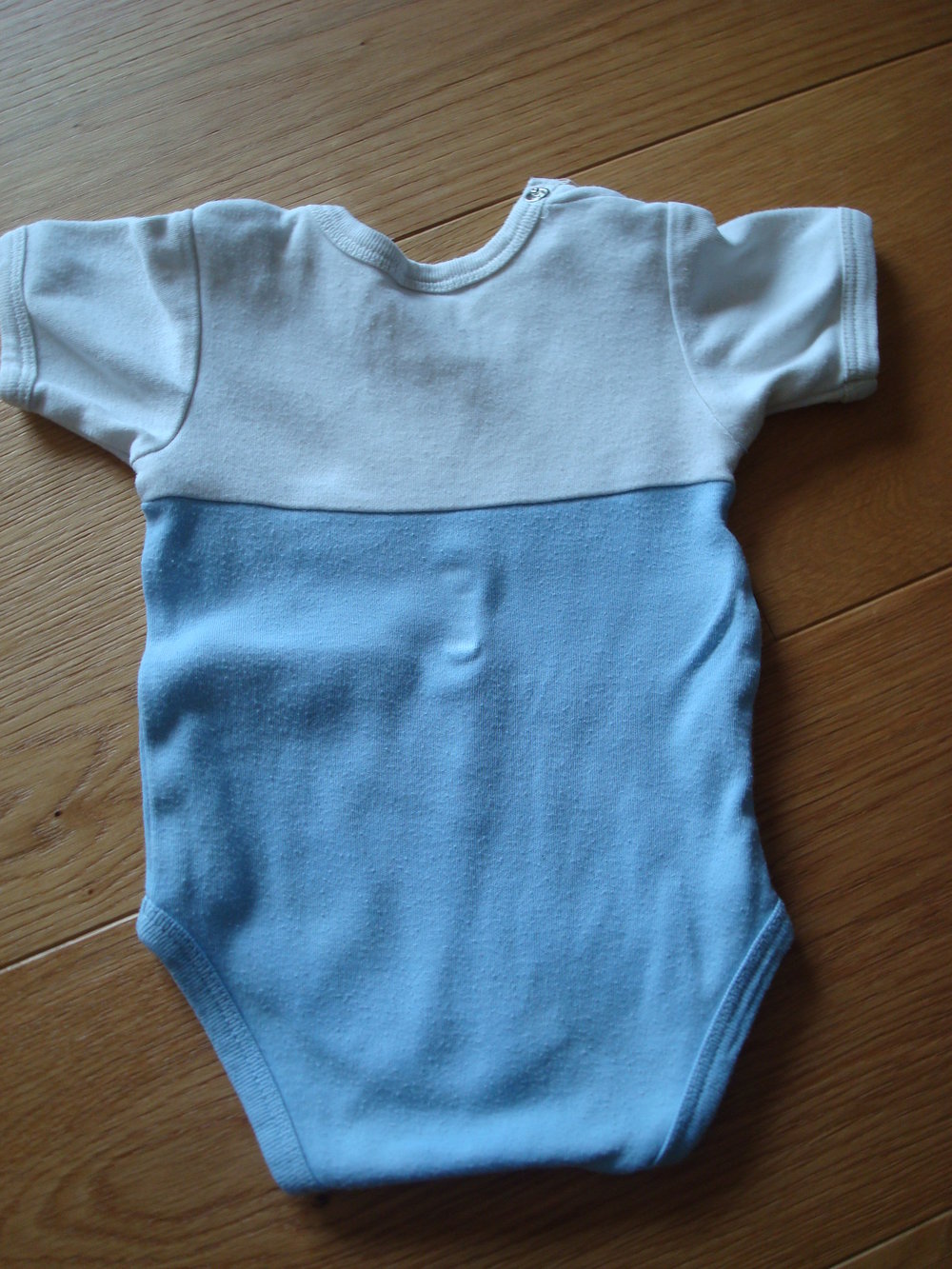 2 Kurzarmbodys für Babyjungen