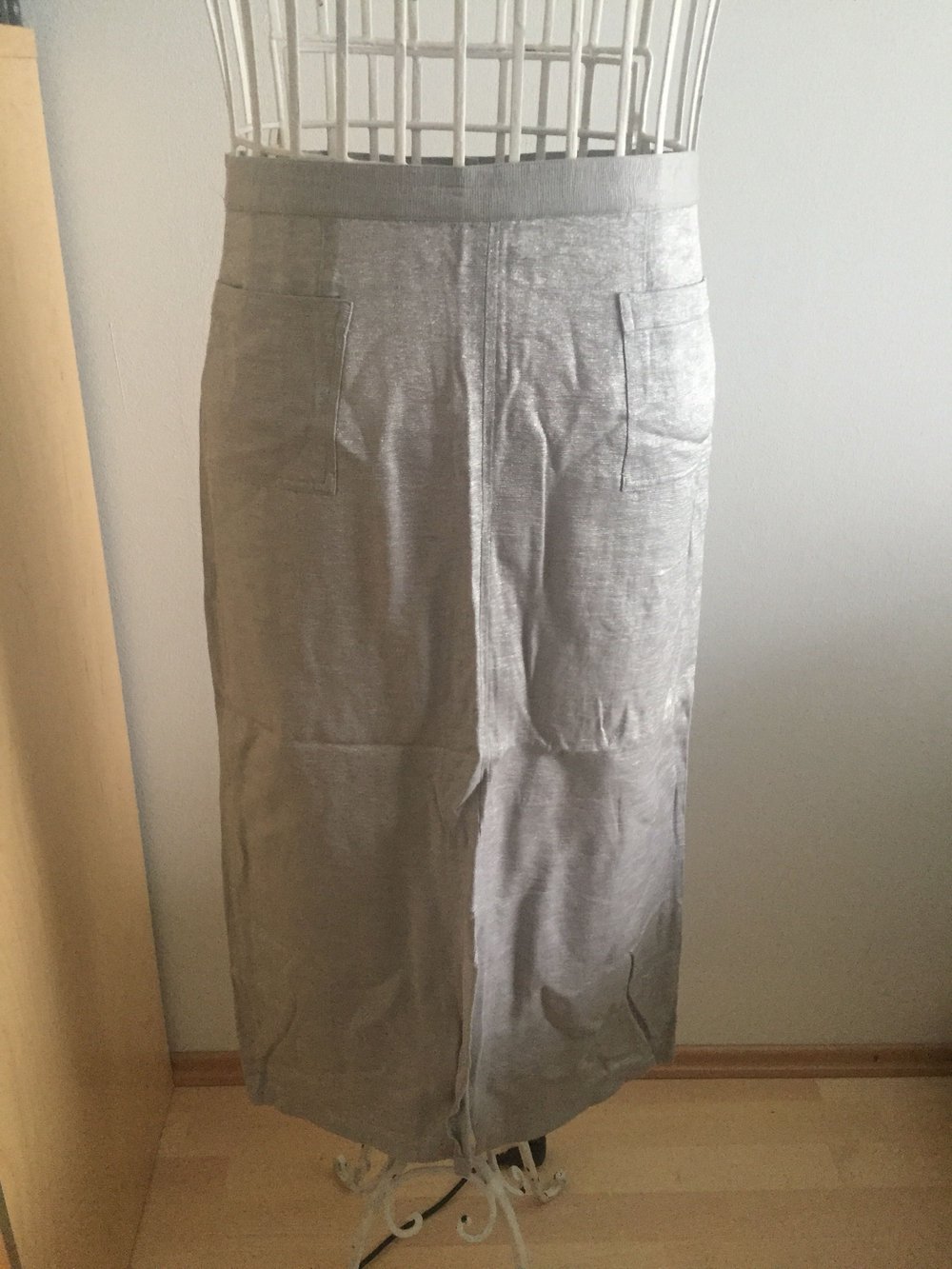 Langer silberner Rock