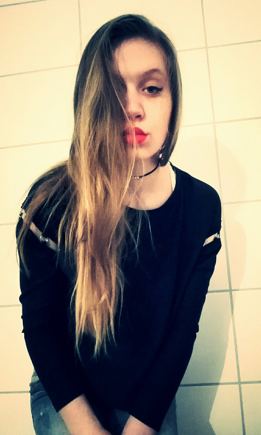 Pullover Cut Out Neu