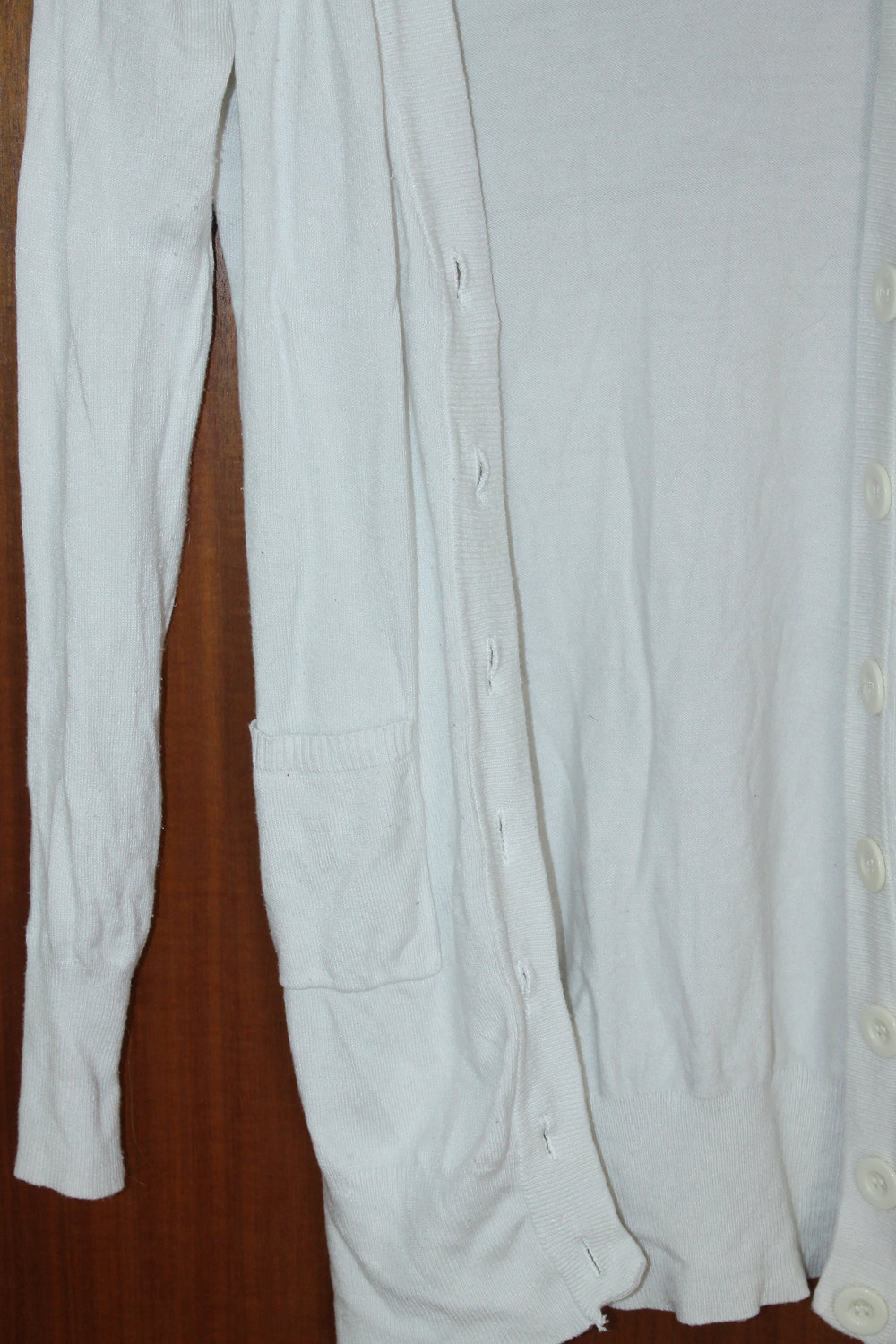 schöner Cardigan / Stickjacke in weiß /creme