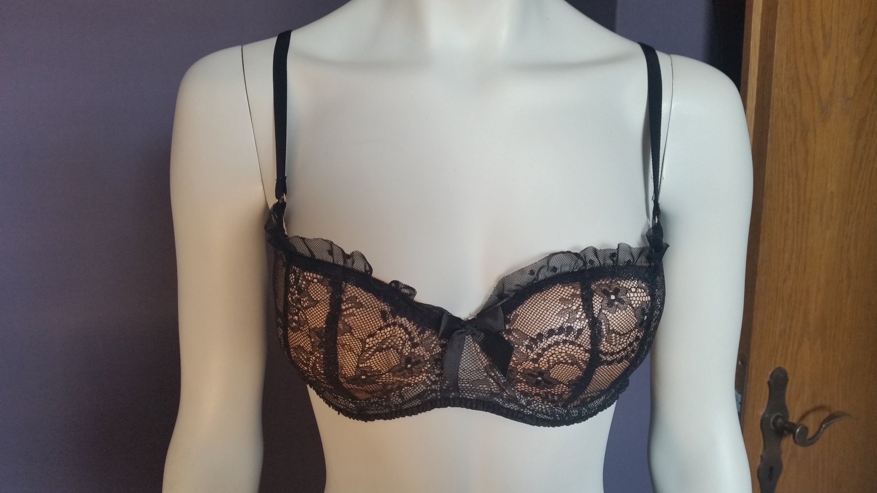 beige / schwarzer Spitzen BH