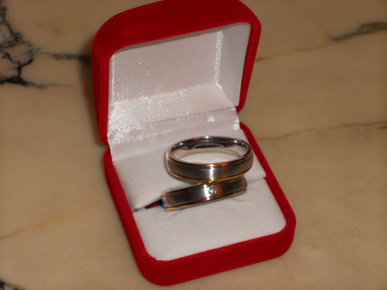 Zwei Tolle Ringe in Übergröße 25mm mit Zirkonia ! Bitte Lesen !