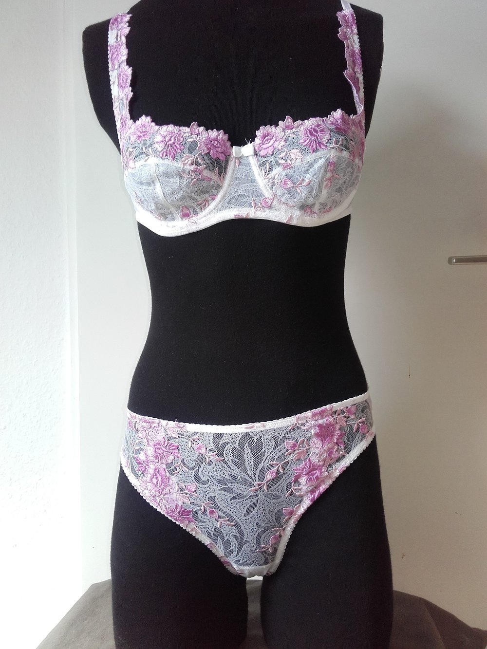 Magali, lila weiß durchsichtiig, slip 38 BH 75A