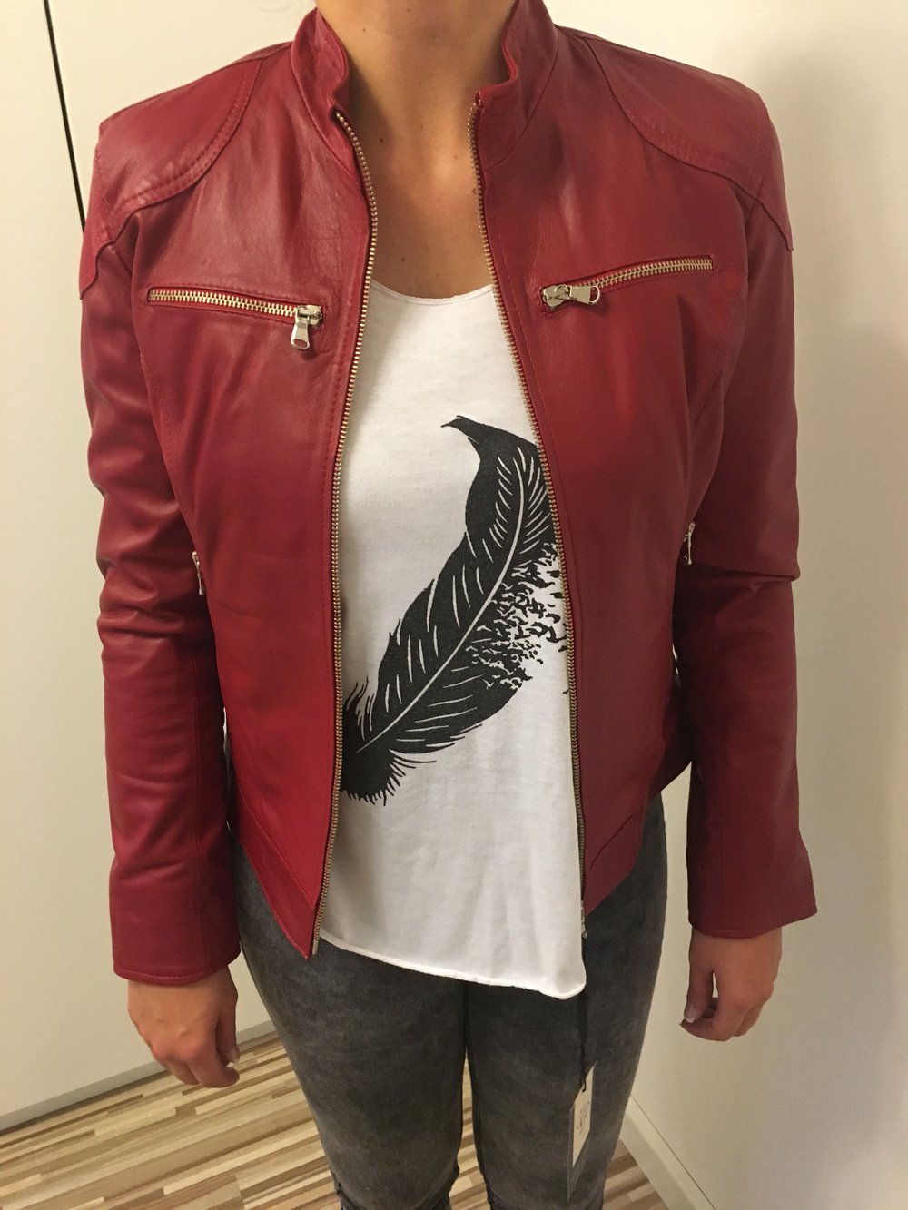 Rote Lederjacke, Neu! 