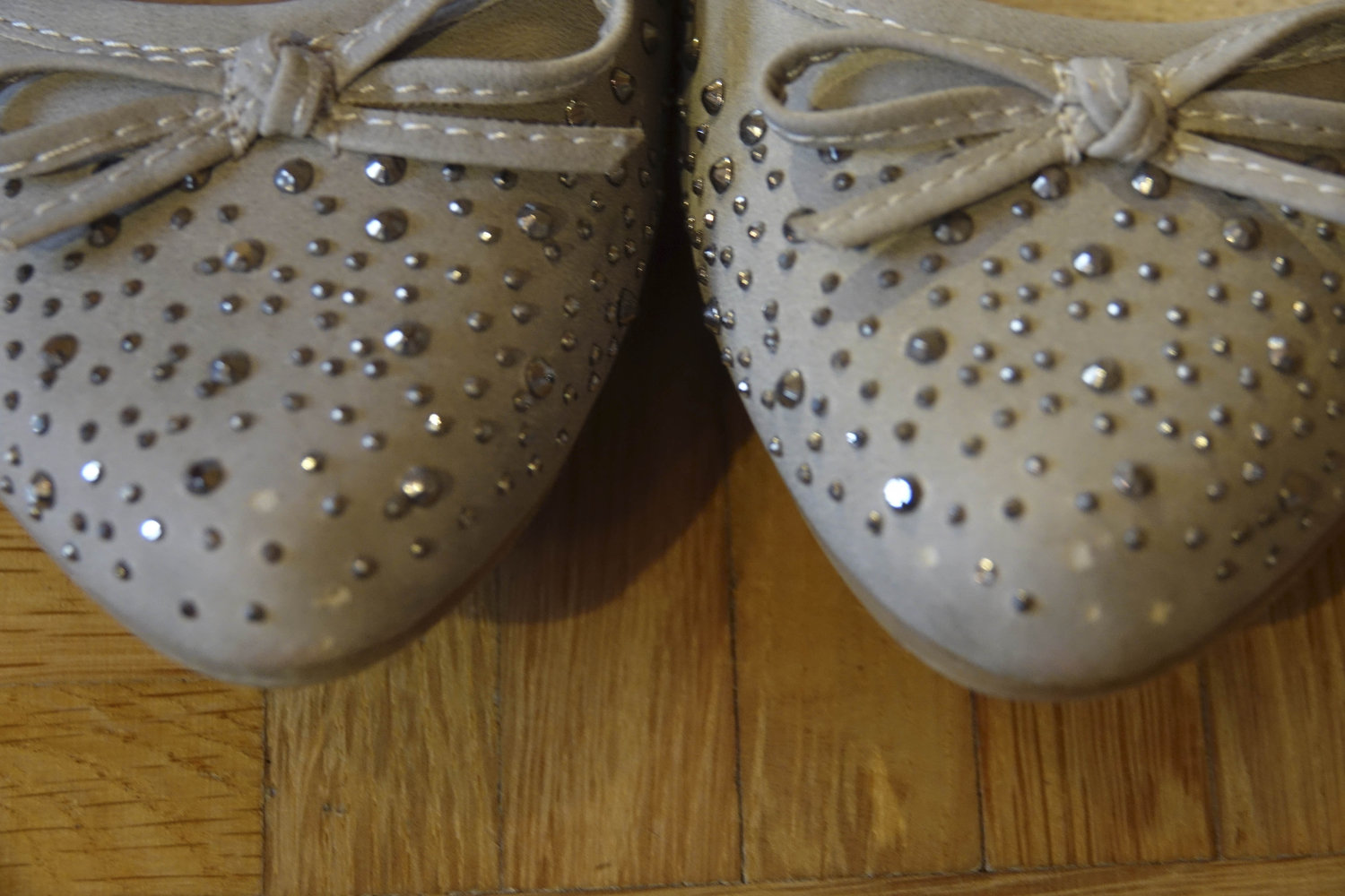 Schöne Ballerinas mit Steinchen